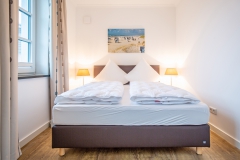 kleines Schlafzimmer mit Boxspringbett 1,60 m